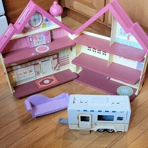 Bluey Ultimate Lights And Sound Playhouse & Bluey Camper